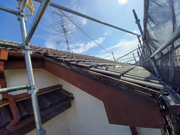 さいたま市にて岩槻区にて屋根修理〈瓦のケラバ補修〉の施工前写真